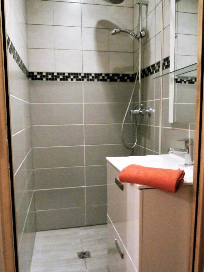 Les Belles Terrasses Dieppe ,3 Appartements , Le Vegetal De 1 A 8 Personnes , Le Tropical De 1 A 6 Personnes , Le Floral Avec Terrasse De 1 A 3 Personnes , Quartier Calme Au Stationnement Gratuit A Cote De L'Avenue Verte エクステリア 写真